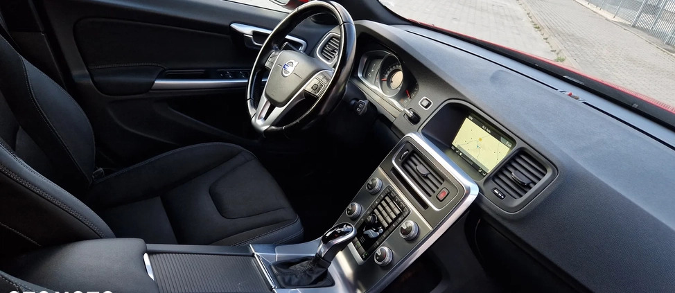 Volvo V60 cena 44700 przebieg: 221000, rok produkcji 2014 z Pionki małe 562